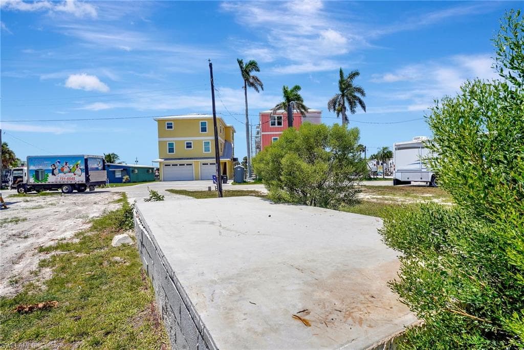 856 Oak ST, FORT MYERS BEACH FL 33931-20