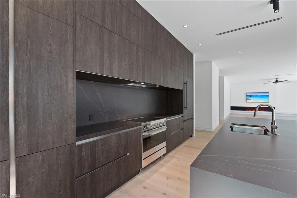 1135 Bluebird AVE-26