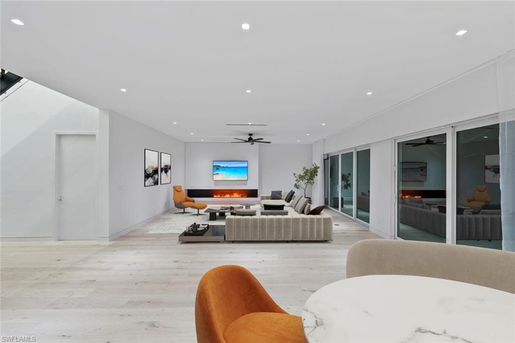 1135 Bluebird AVE-19