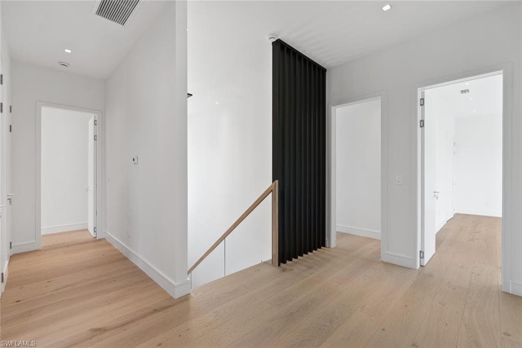 1135 Bluebird AVE-37