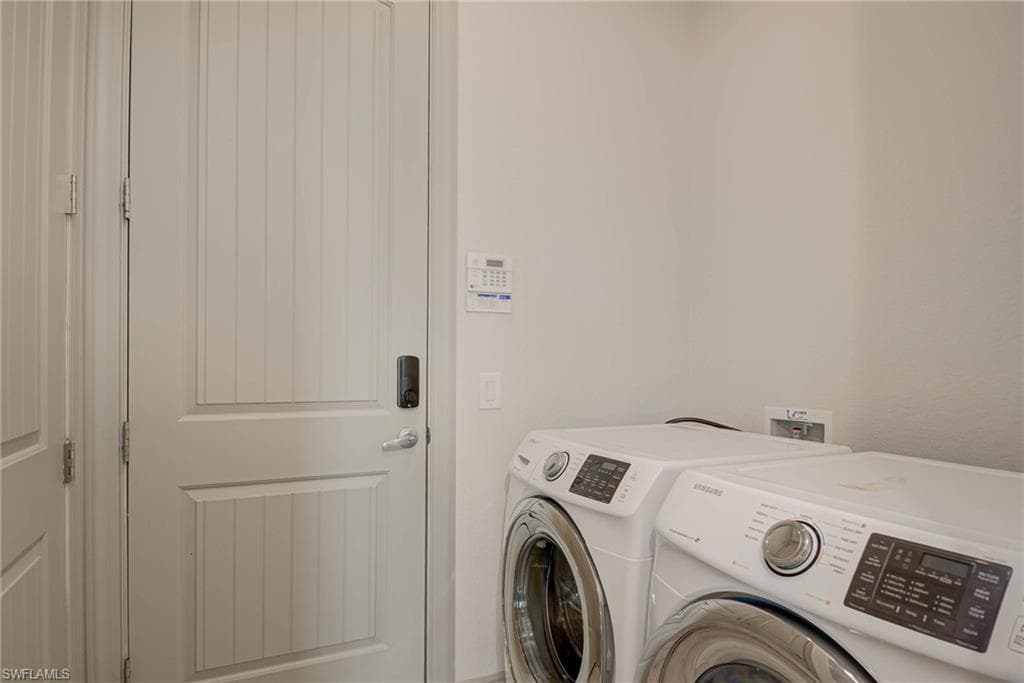 18111 Riverchase CT, ALVA FL 33920-26