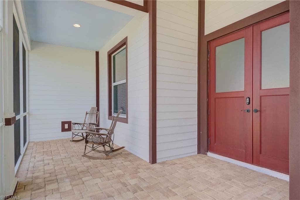 18111 Riverchase CT, ALVA FL 33920-6