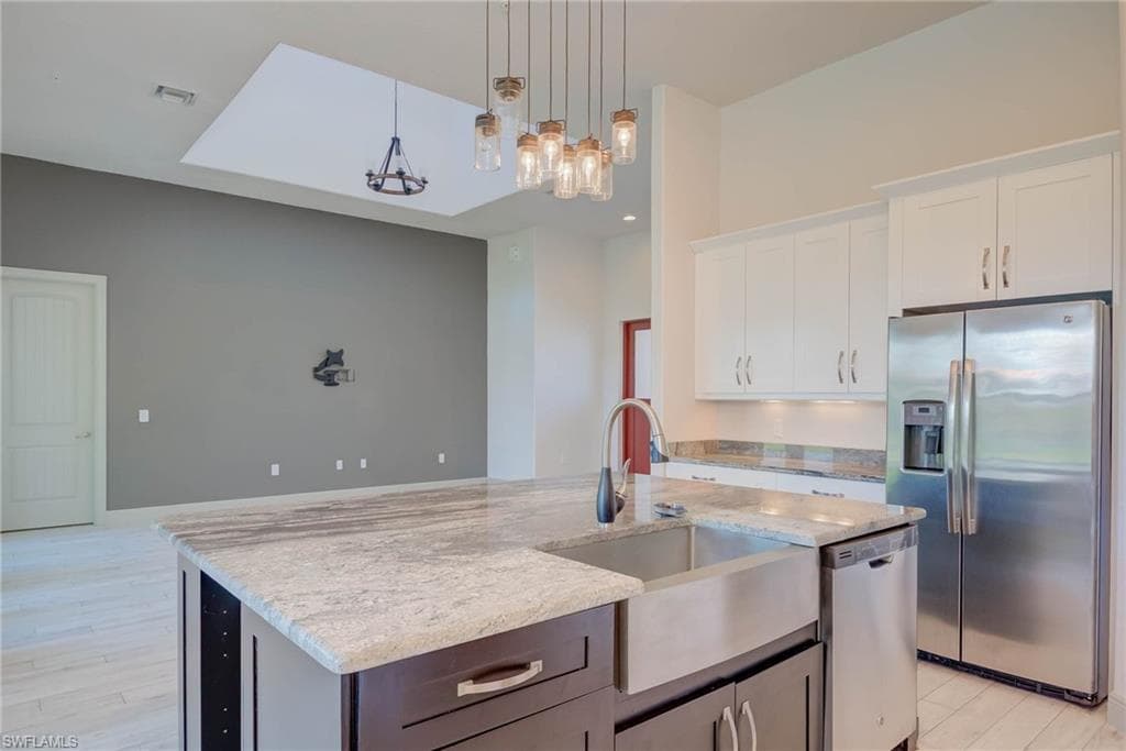 18111 Riverchase CT, ALVA FL 33920-14