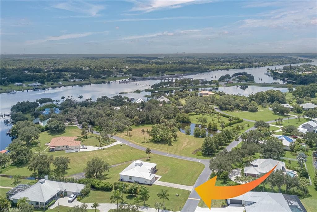 18111 Riverchase CT, ALVA FL 33920-34