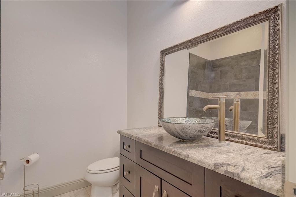 18111 Riverchase CT, ALVA FL 33920-24