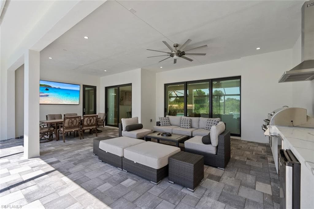 9974 Winterview DR, NAPLES FL 34109-4