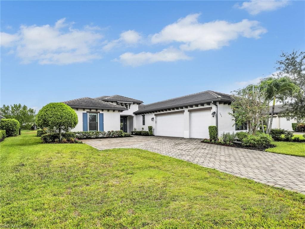 2079 Antigua LN N, NAPLES FL 34120-1