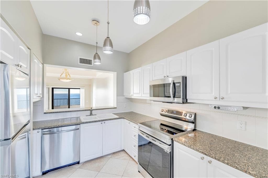 645 La Peninsula BLVD # 645, NAPLES FL 34113-15