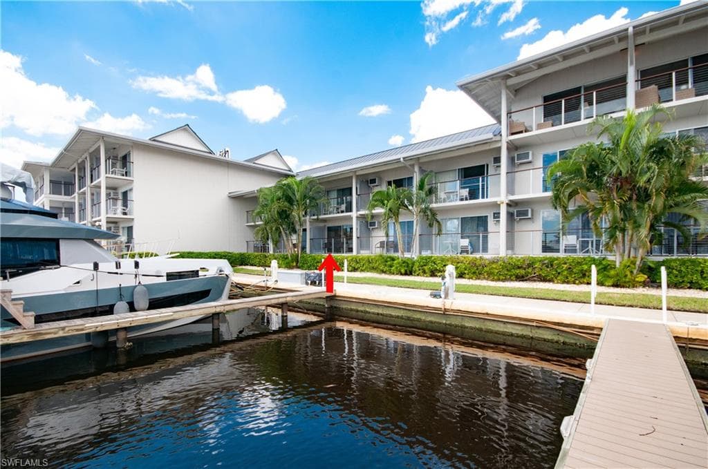 900 Broad AVE S, NAPLES FL 34102-22