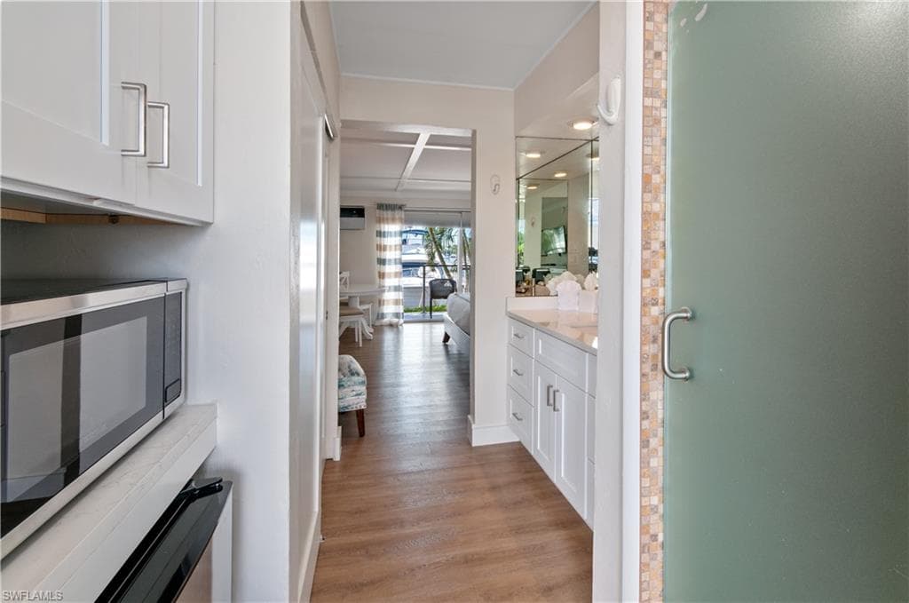900 Broad AVE S, NAPLES FL 34102-11