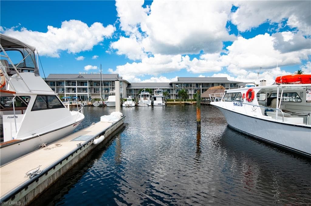 900 Broad AVE S, NAPLES FL 34102-31