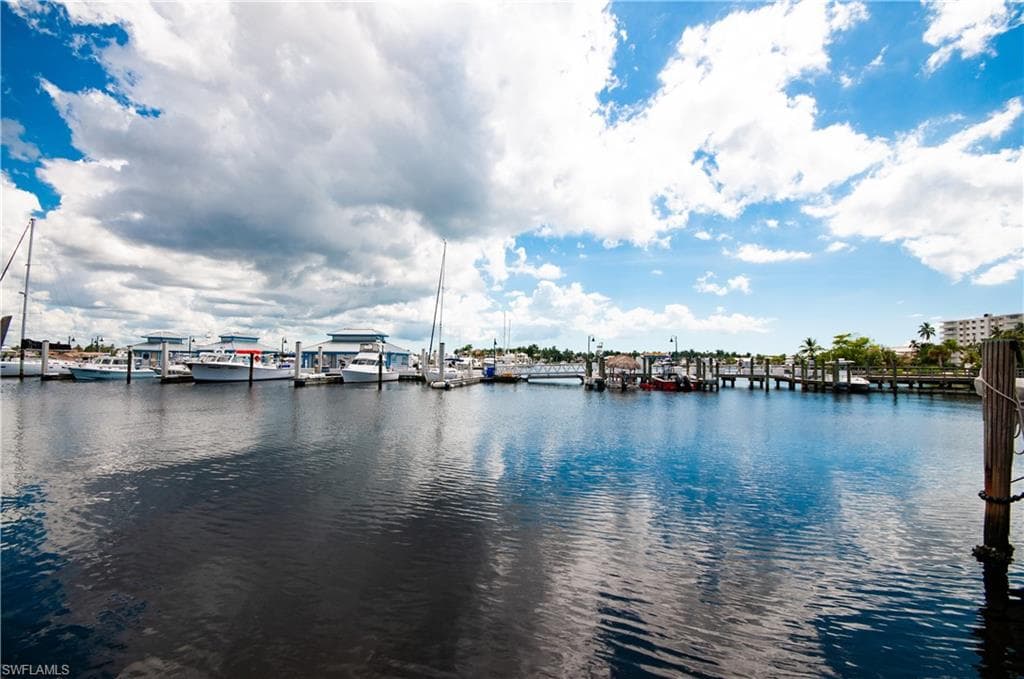 900 Broad AVE S, NAPLES FL 34102-27