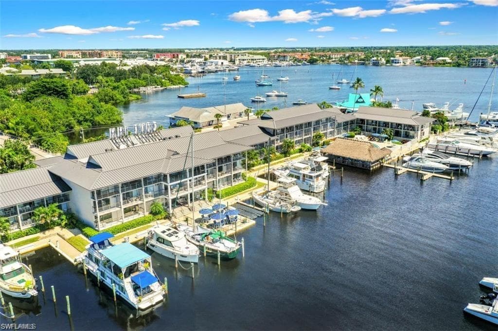 900 Broad AVE S, NAPLES FL 34102-19