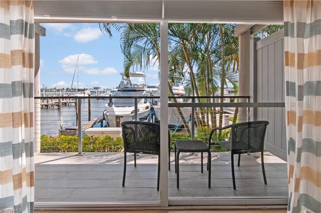 900 Broad AVE S, NAPLES FL 34102-8