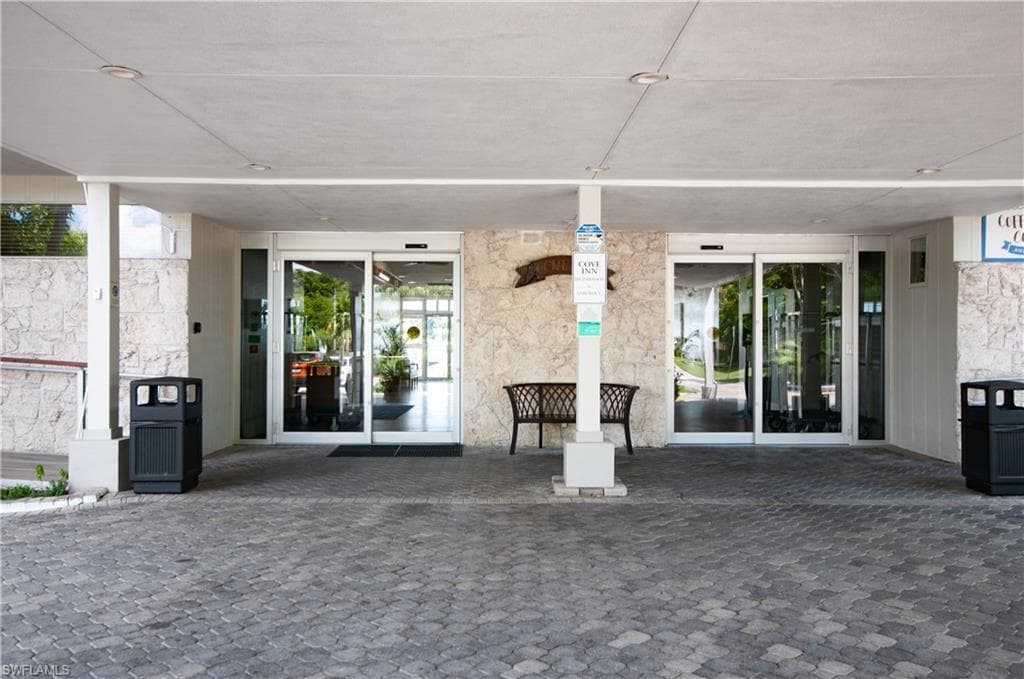 900 Broad AVE S, NAPLES FL 34102-23