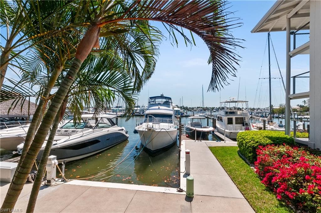 900 Broad AVE S, NAPLES FL 34102-36