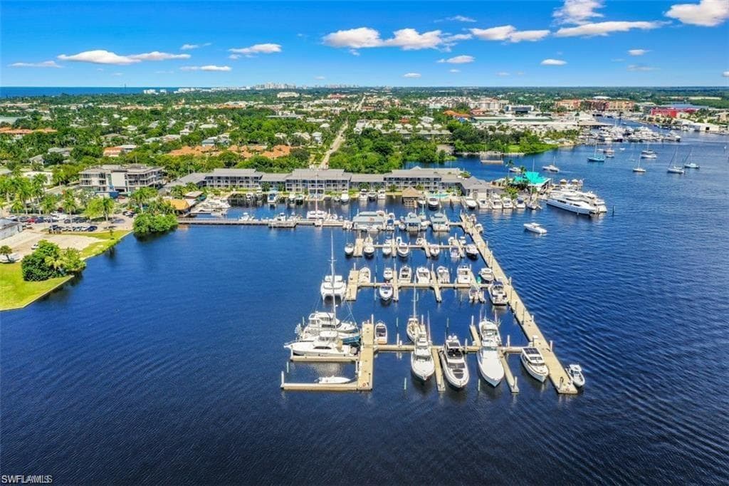 900 Broad AVE S, NAPLES FL 34102-20