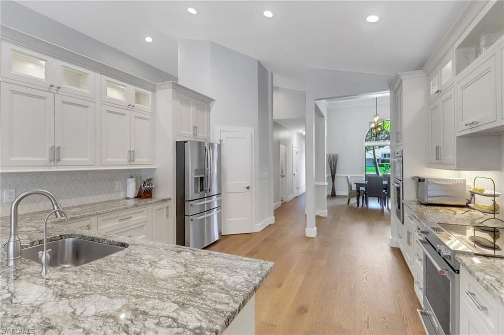 12901 Valewood DR, NAPLES FL 34119-12