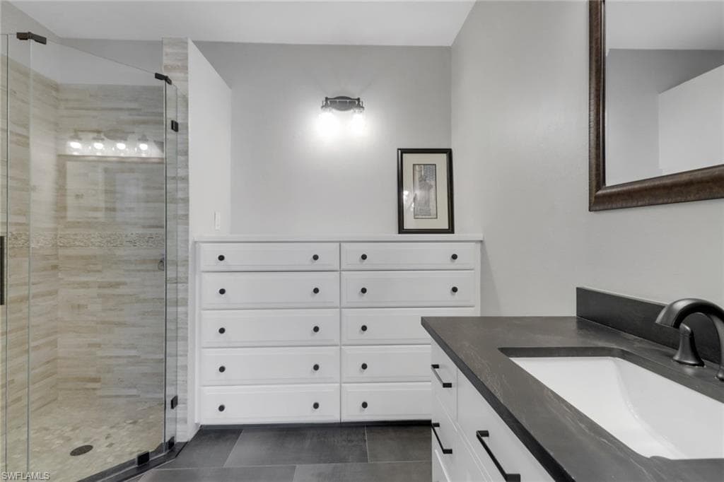 12901 Valewood DR, NAPLES FL 34119-21