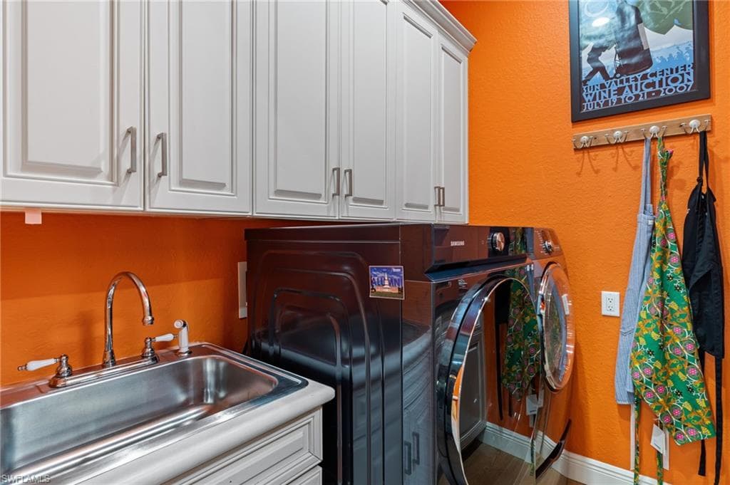 2755 Lantern LN, NAPLES FL 34102-8