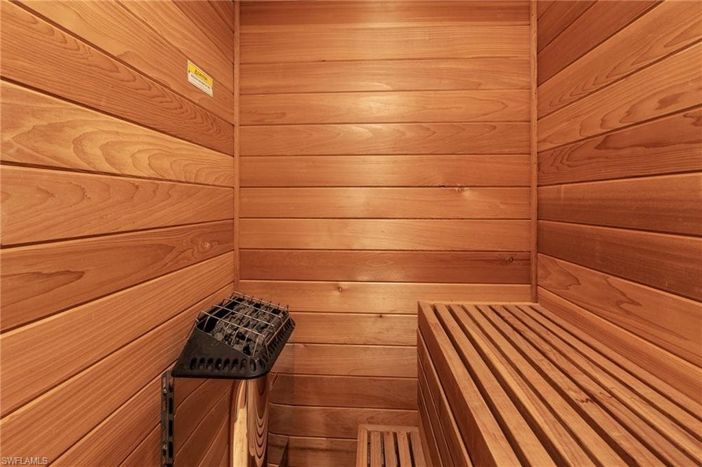 2755 Lantern LN, NAPLES FL 34102-17