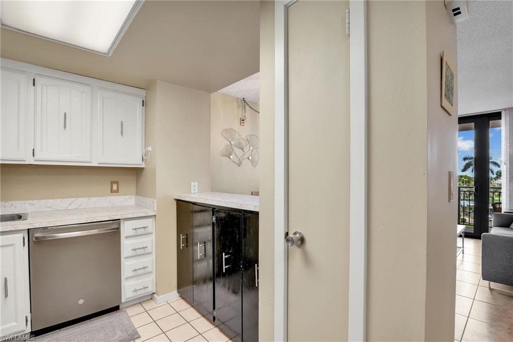 180 Seaview CT # 502, MARCO ISLAND FL 34145-7