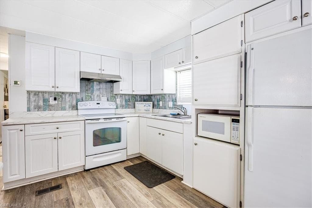 16241 Siesta DR, FORT MYERS FL 33908-7