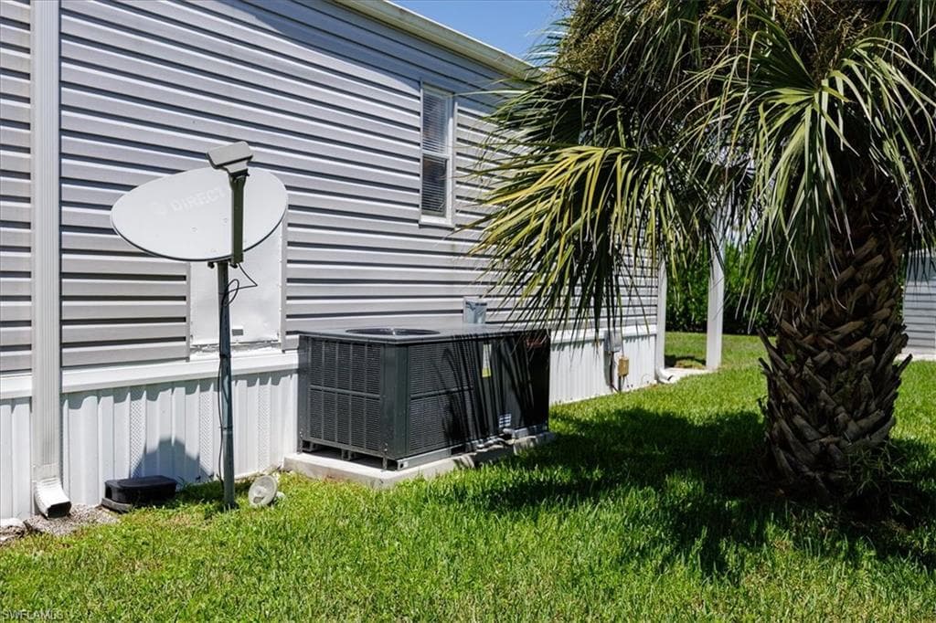 16241 Siesta DR, FORT MYERS FL 33908-24