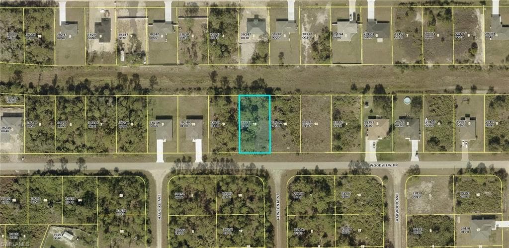 562 Woodview DR, LEHIGH ACRES FL 33972-1