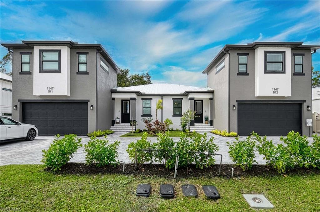 1147 Steeves AVE, NAPLES FL 34104-33