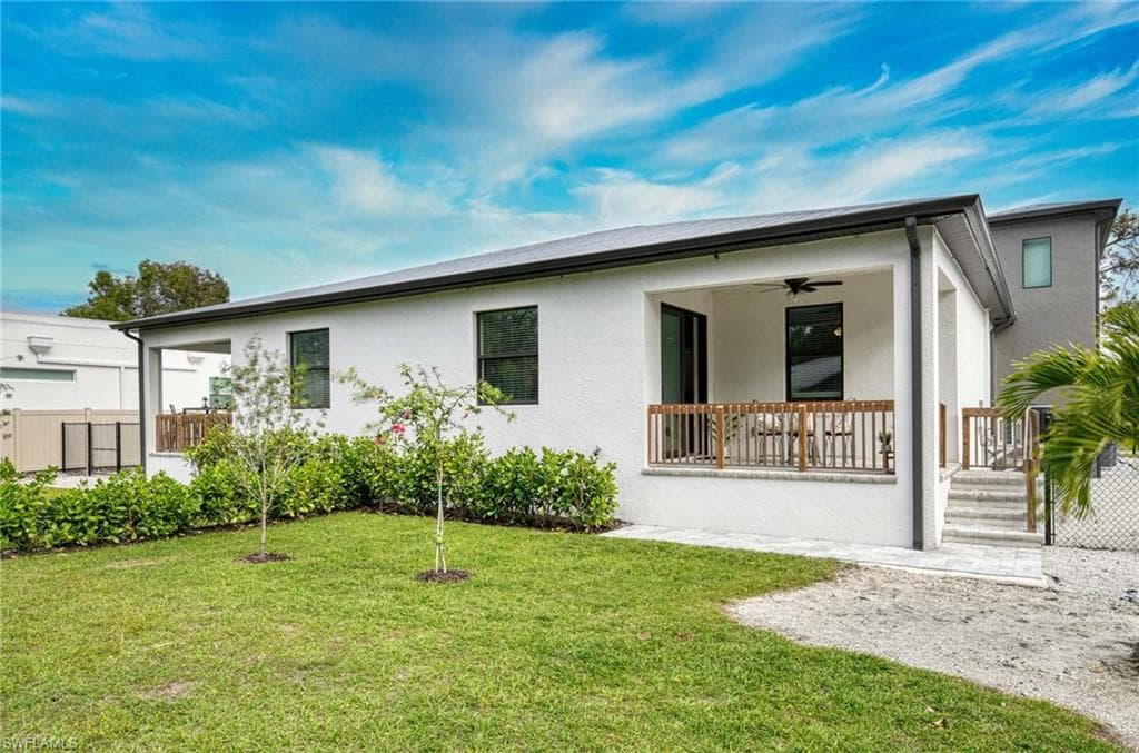 1147 Steeves AVE, NAPLES FL 34104-32