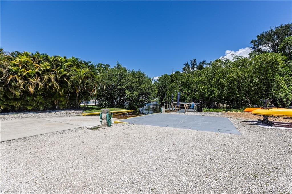 42 Amethyst AVE # 42A, NAPLES FL 34114-25