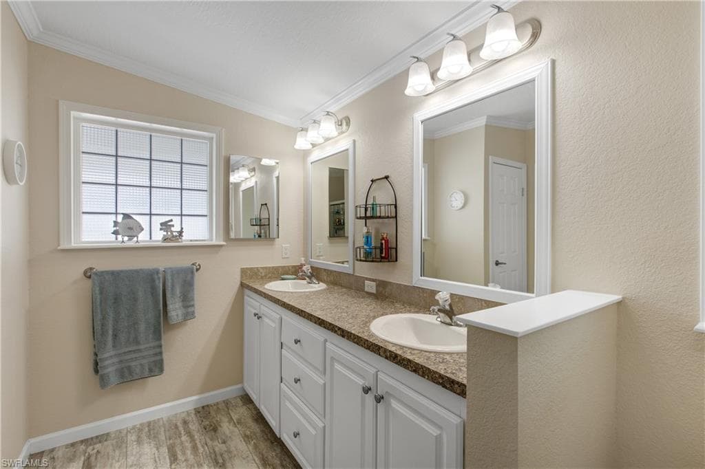 42 Amethyst AVE # 42A, NAPLES FL 34114-9