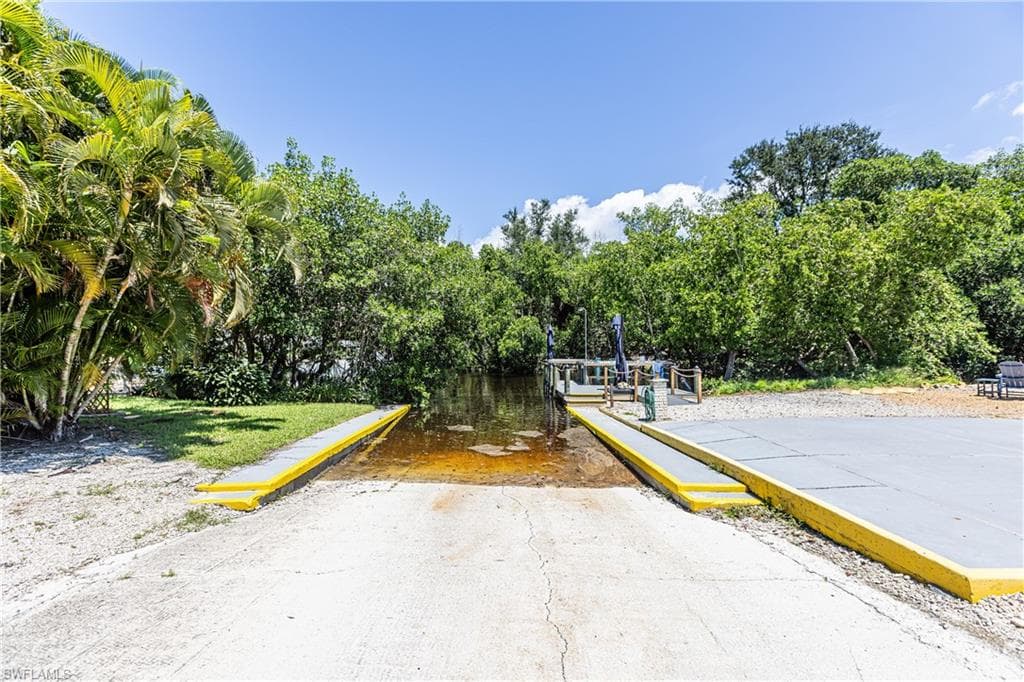 42 Amethyst AVE # 42A, NAPLES FL 34114-24