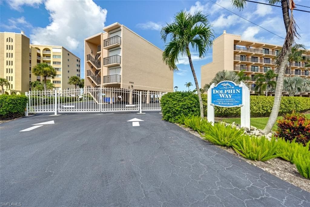 25850 Hickory BLVD # 301, BONITA SPRINGS FL 34134-16