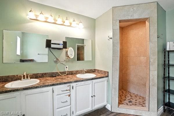 435 Trader RD, FORT DENAUD FL 33935-26