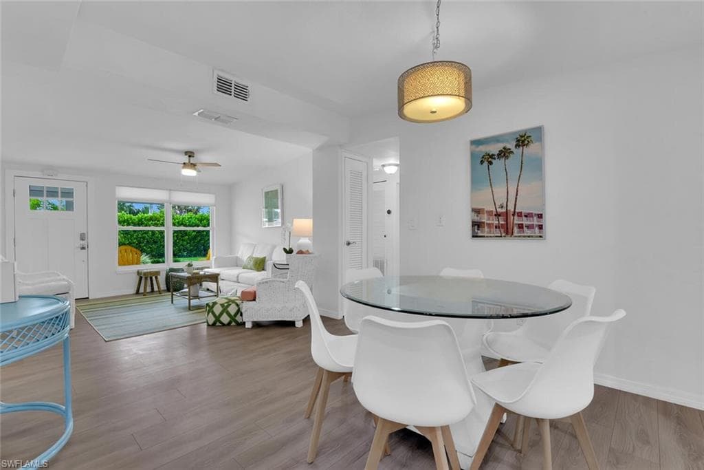 2048 Holiday LN, NAPLES FL 34104-5