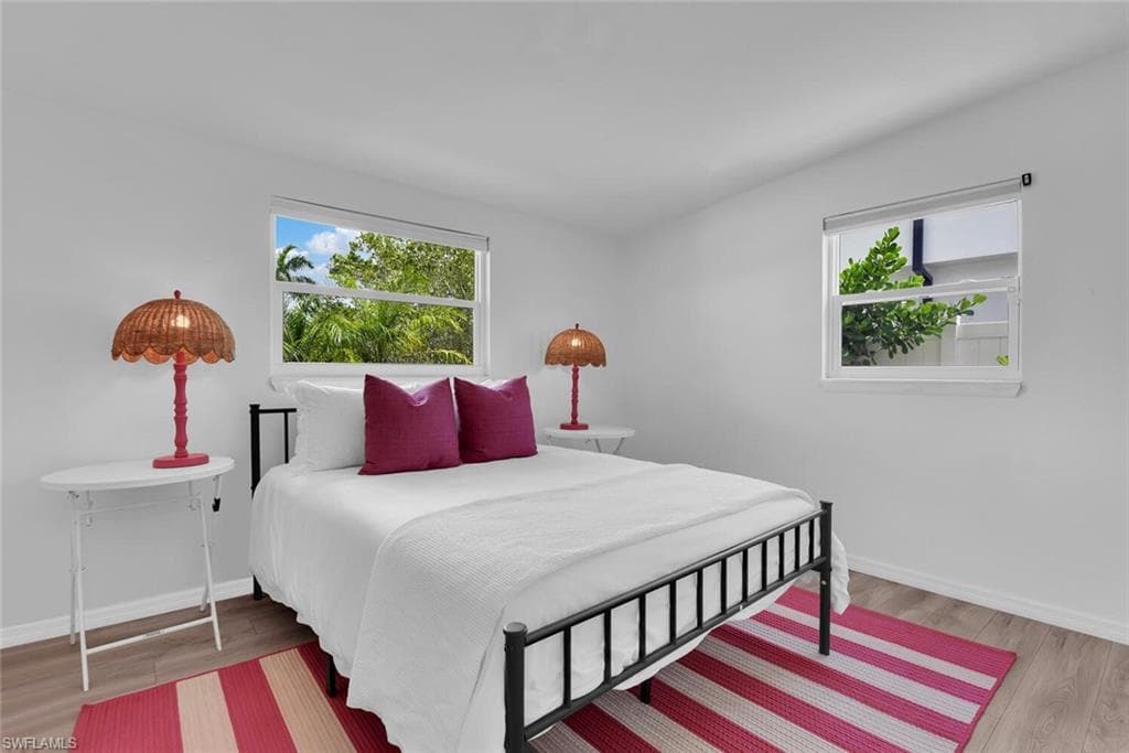 2048 Holiday LN, NAPLES FL 34104-15