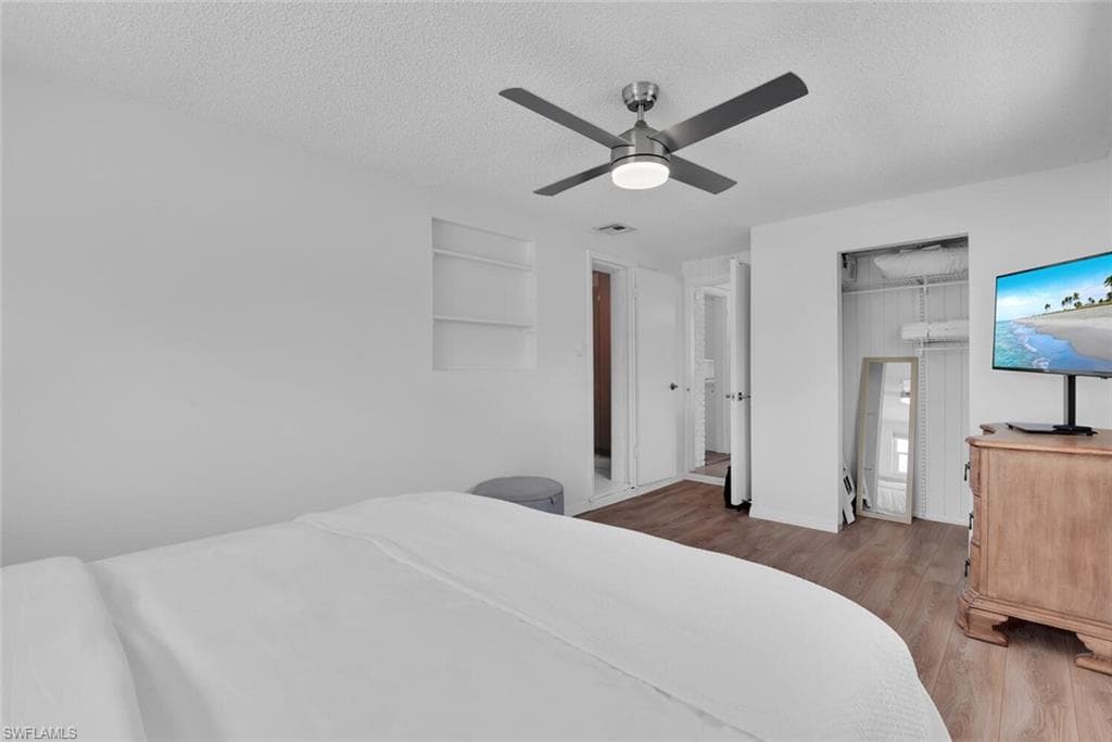 2048 Holiday LN, NAPLES FL 34104-21