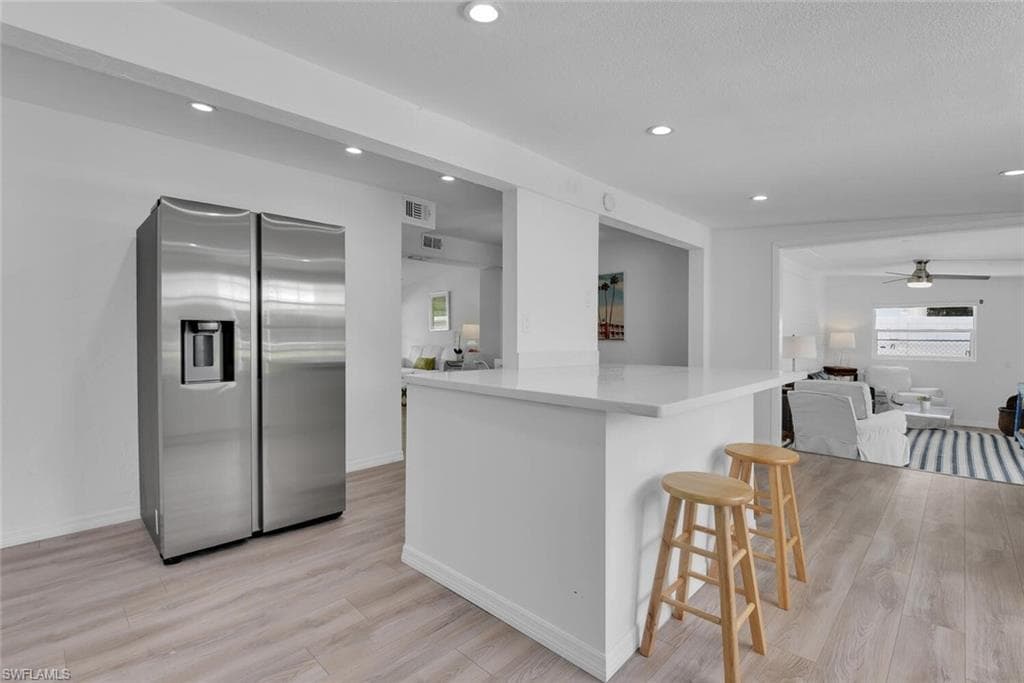 2048 Holiday LN, NAPLES FL 34104-8