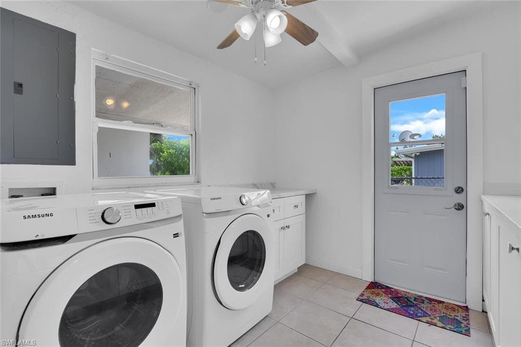 2048 Holiday LN, NAPLES FL 34104-23