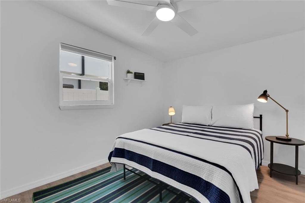 2048 Holiday LN, NAPLES FL 34104-17