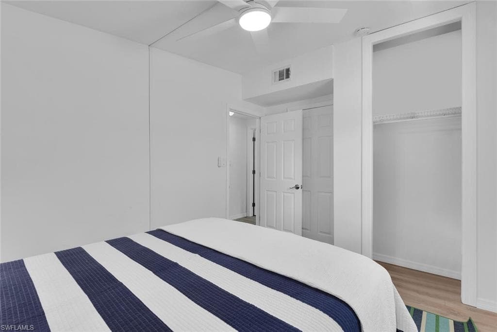 2048 Holiday LN, NAPLES FL 34104-18