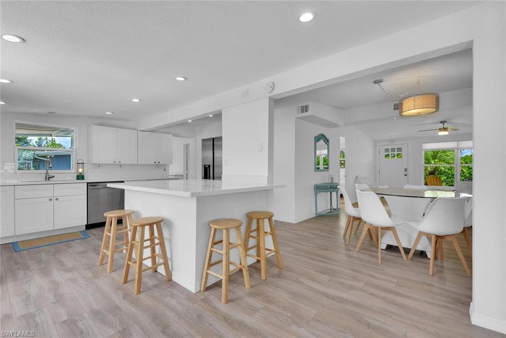 2048 Holiday LN, NAPLES FL 34104-7