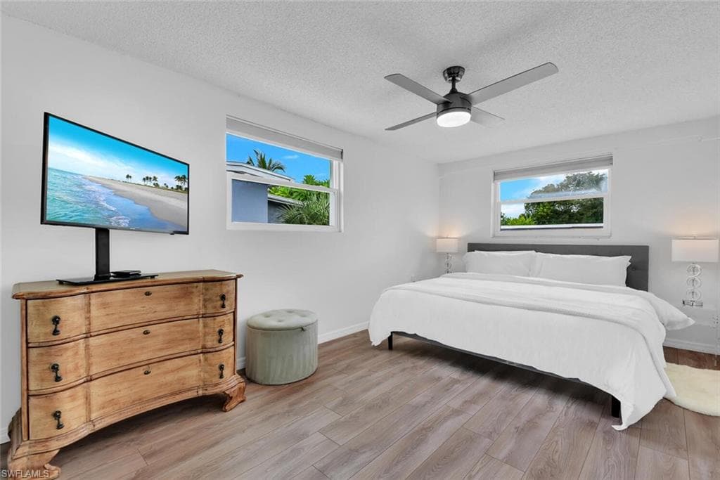 2048 Holiday LN, NAPLES FL 34104-20