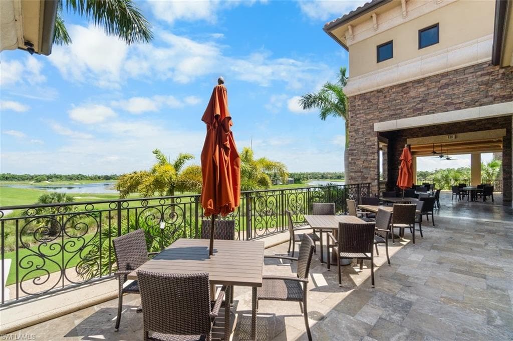 9727 Acqua CT # 436, NAPLES FL 34113-32