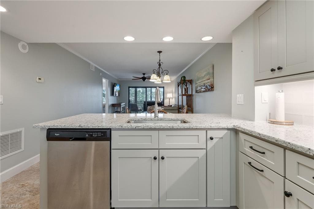 4265 Bay Beach LN # 425, FORT MYERS BEACH FL 33931-15