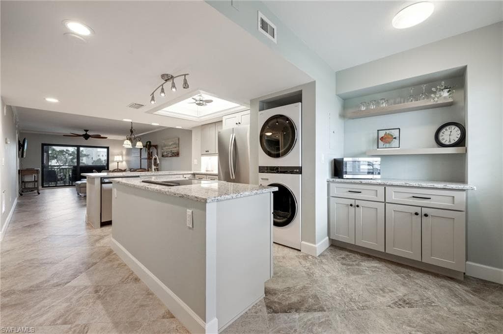 4265 Bay Beach LN # 425, FORT MYERS BEACH FL 33931-11