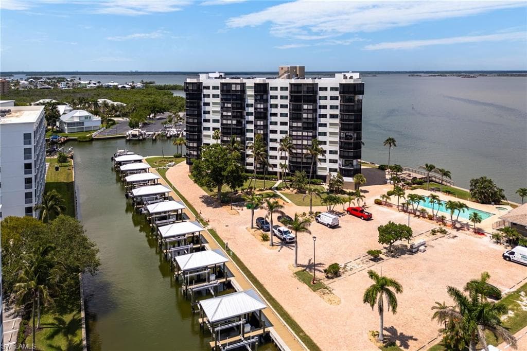 4265 Bay Beach LN # 425, FORT MYERS BEACH FL 33931-36