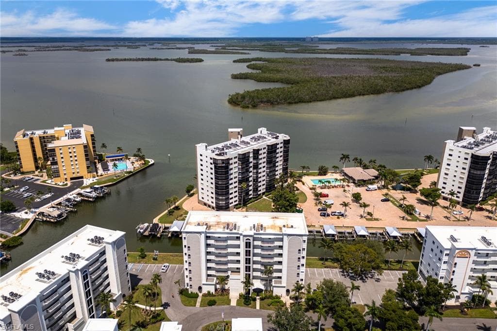 4265 Bay Beach LN # 425, FORT MYERS BEACH FL 33931-47